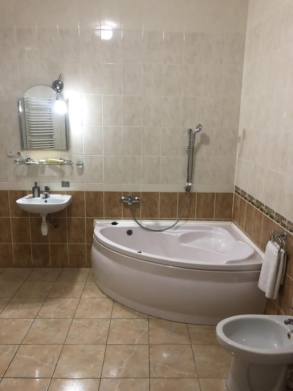 Europe Hotel Brody מראה חיצוני תמונה